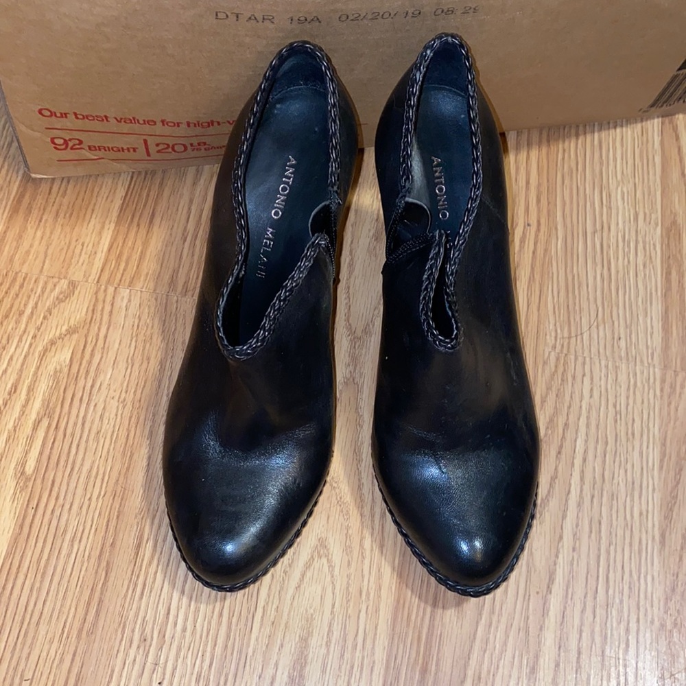 black closed heels